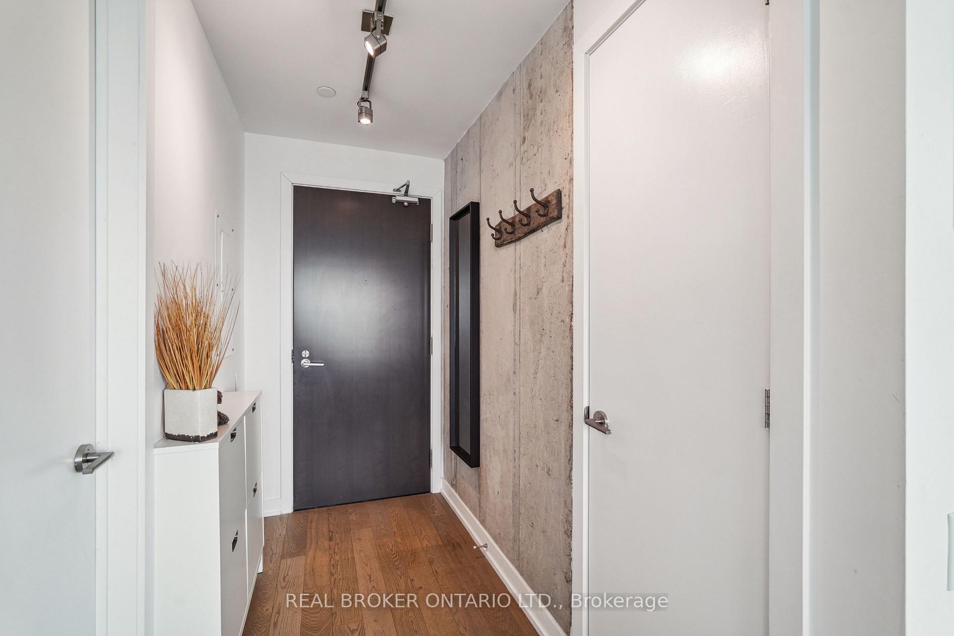 1 Bedroom Condo at 11 Charlotte,  Toronto For sale