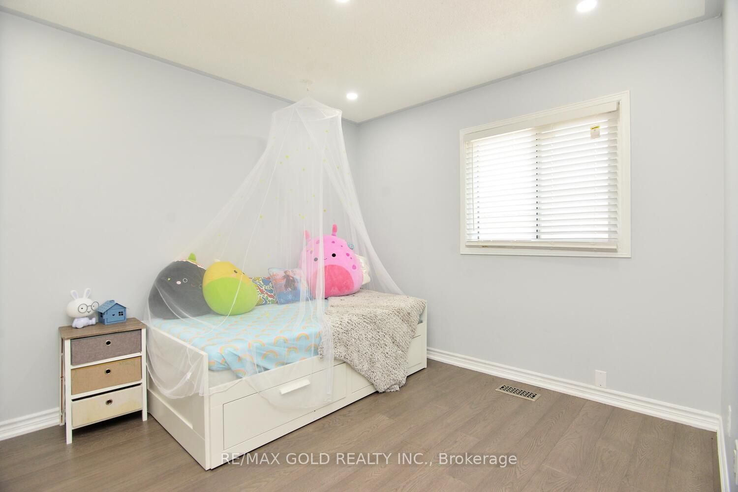 7 Lofty Pines Place