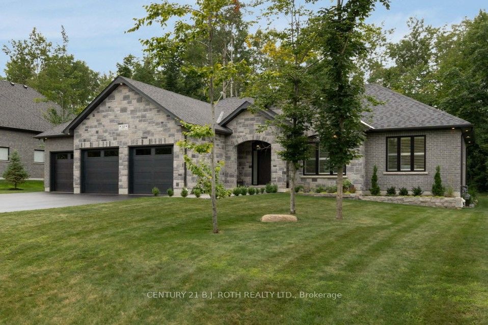 10 Walter James Parkway, Springwater, ON L9X 2A6