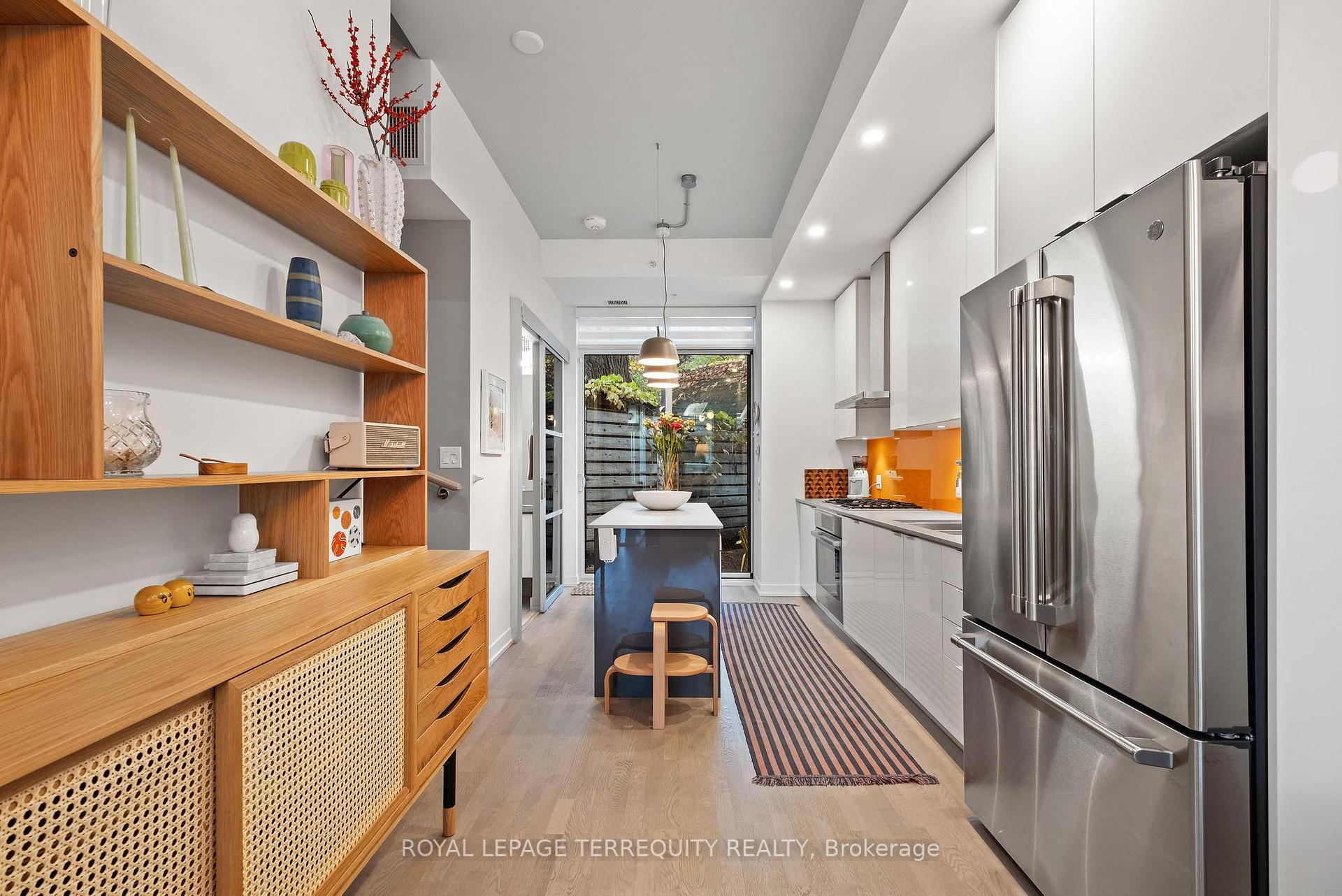 3 Bedrooms Condo at 38 Howard Park,  Toronto For sale