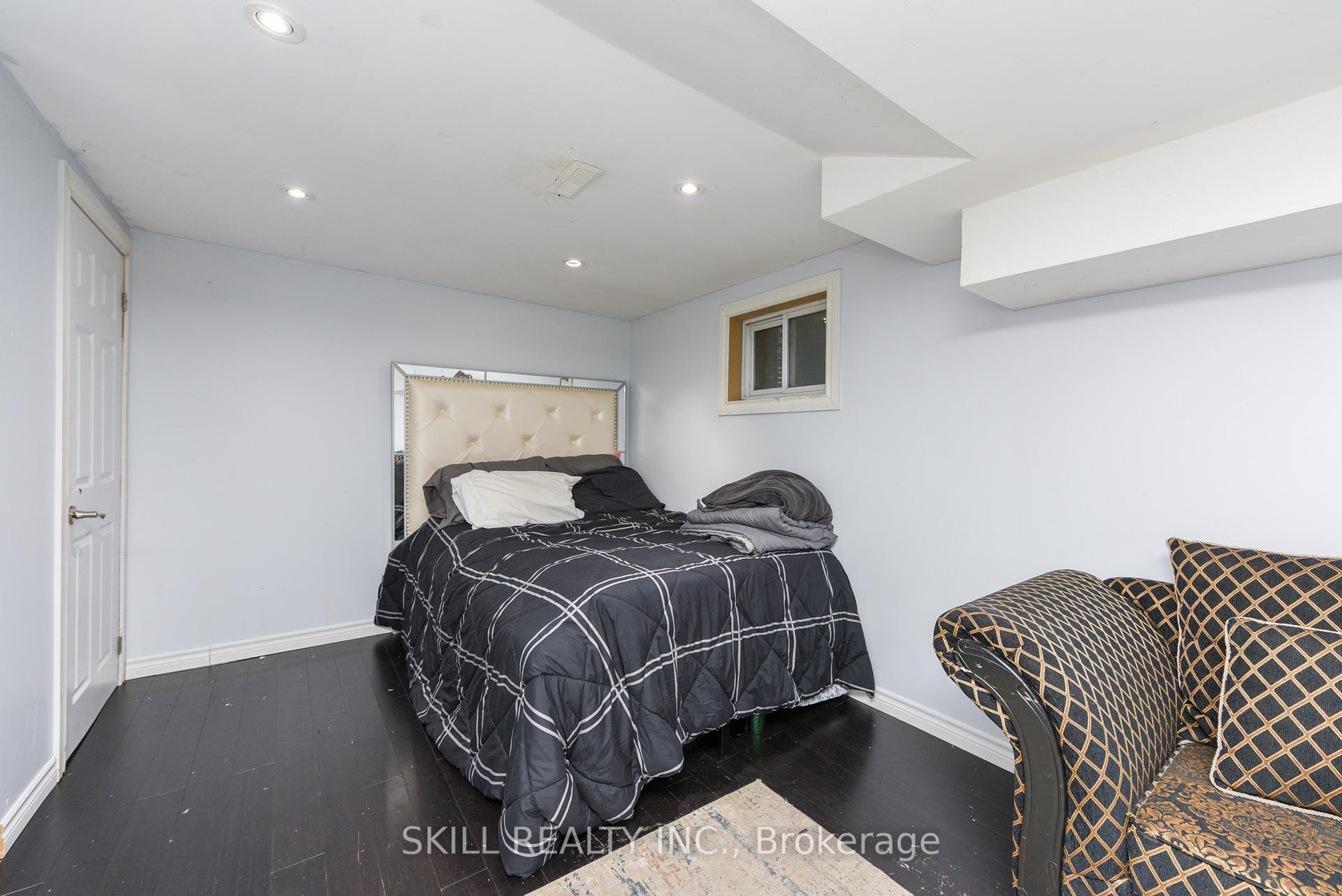 5 Bedrooms Condo at 7500 Goreway,  Mississauga For sale