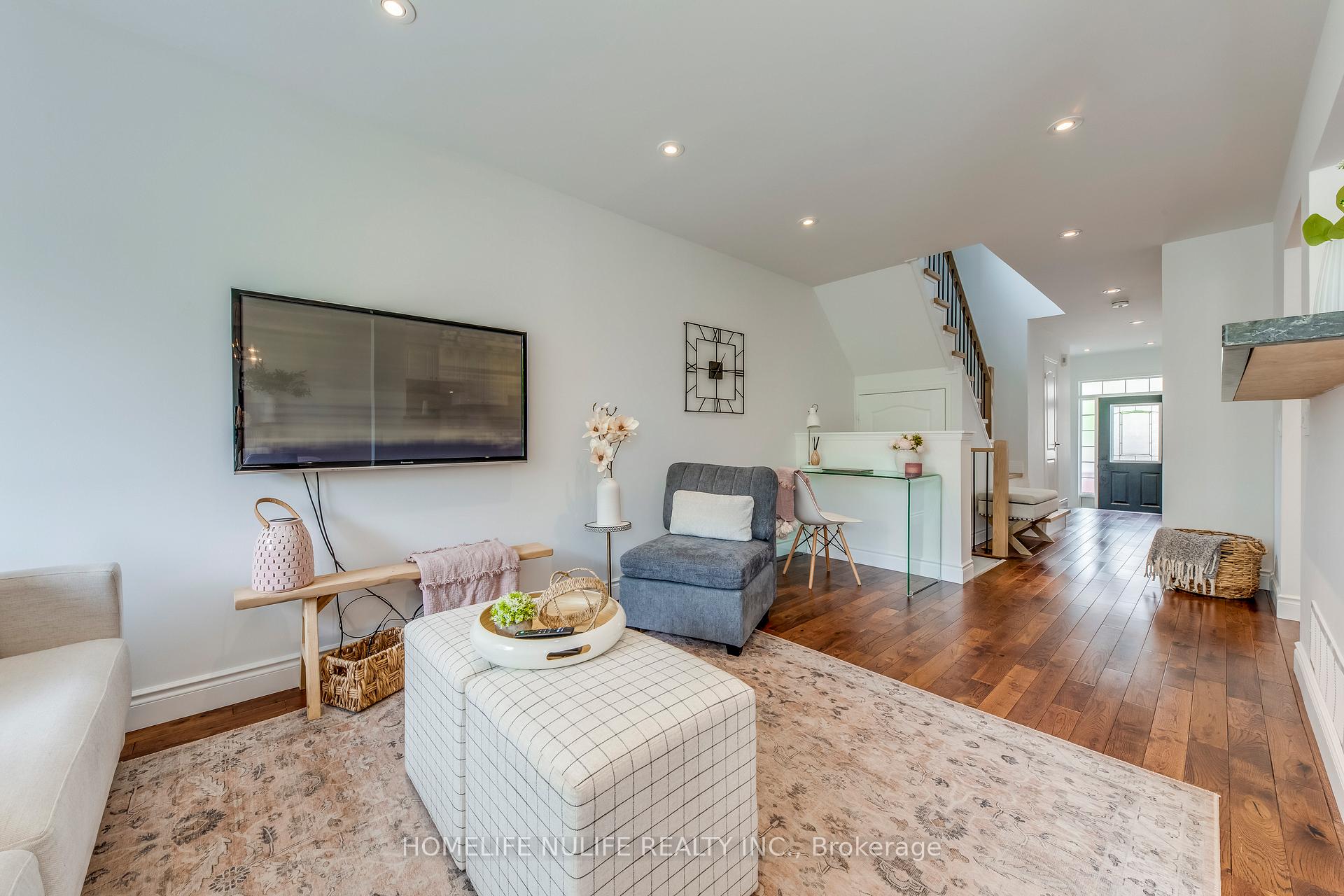 3 Bedrooms Condo at 7284 Bellshire, Mississauga For sale