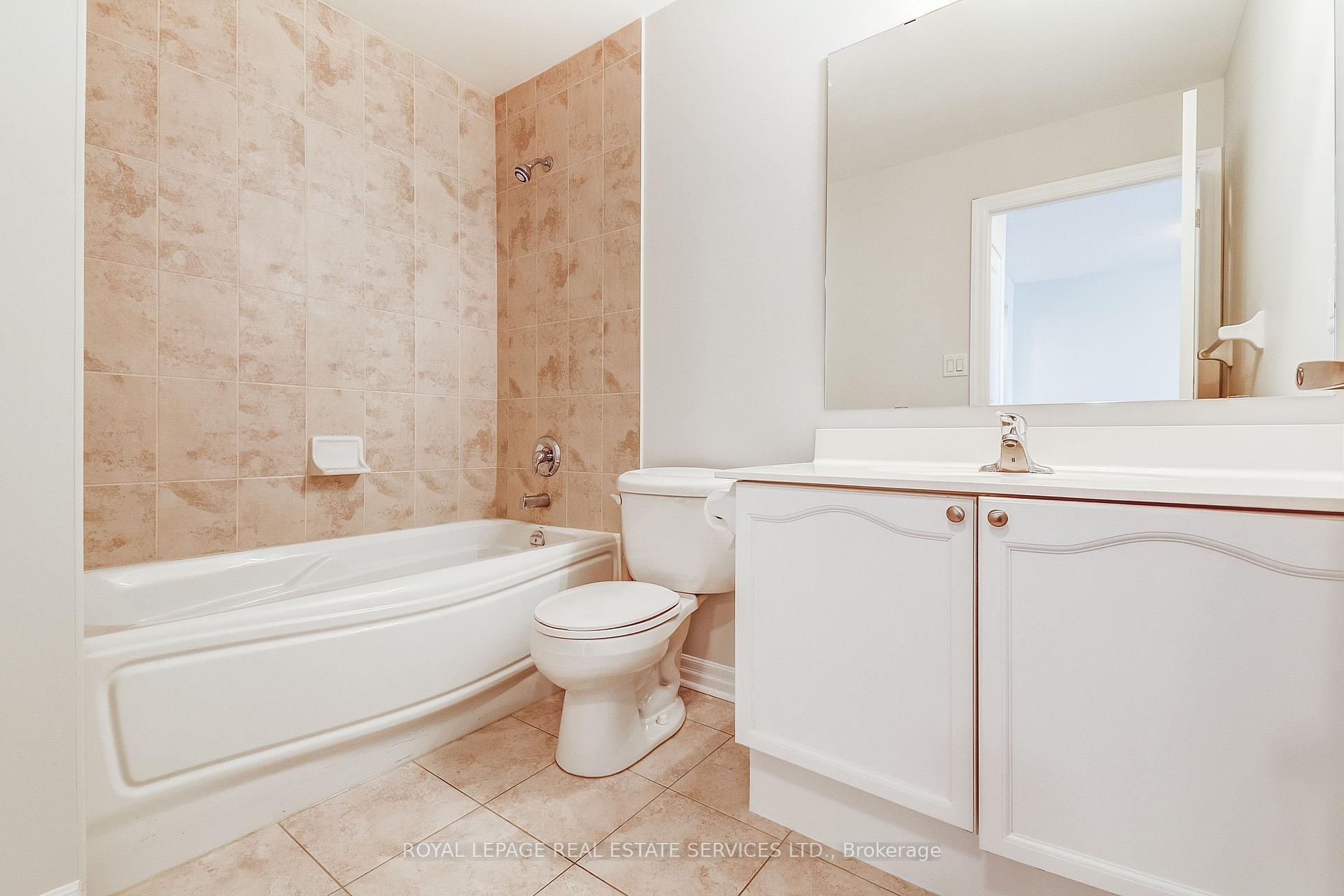 2 Bedrooms Condo at 70 Port, Mississauga For sale