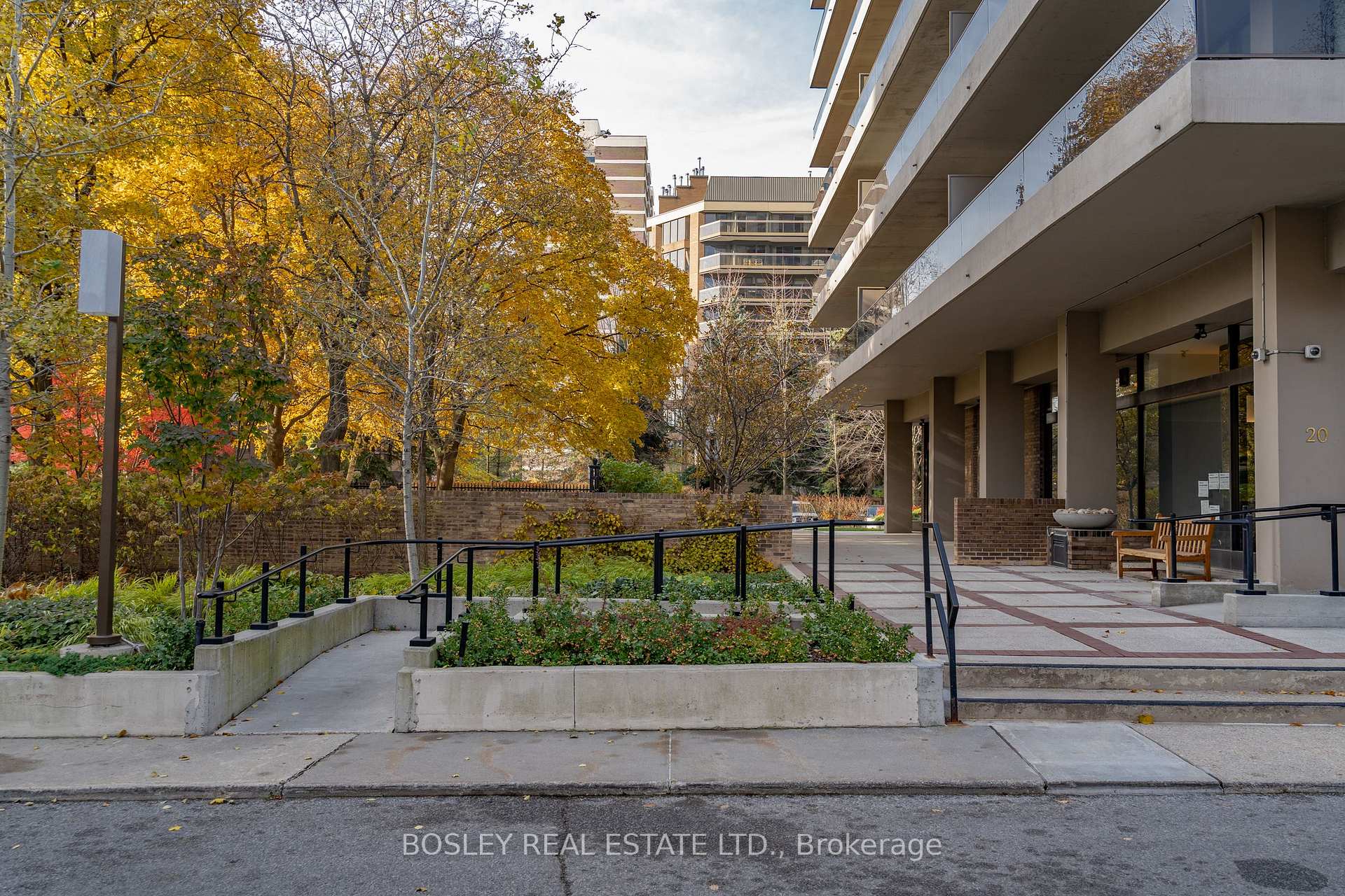 2 Bedrooms Condo at 20 Avoca, Toronto For sale