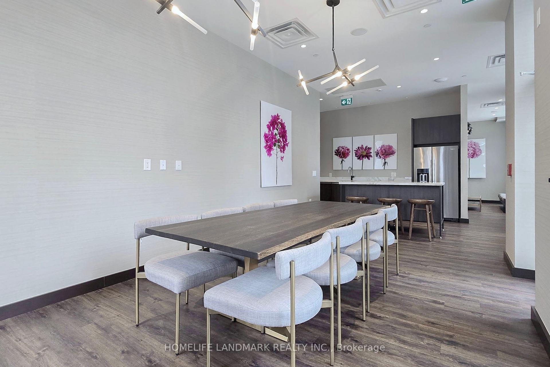 2 Bedrooms Condo at 60 Honeycrisp, Vaughan For sale