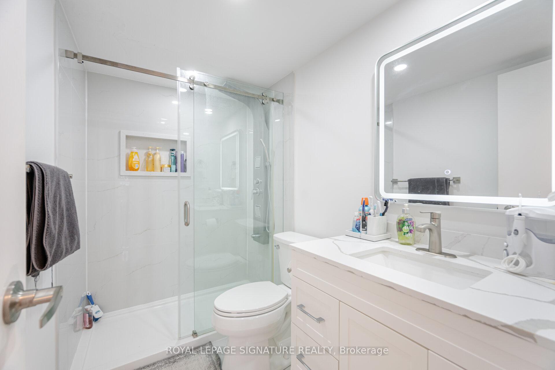 4 Bedrooms Condo at 1300 Mississauga Valley,  Mississauga For sale