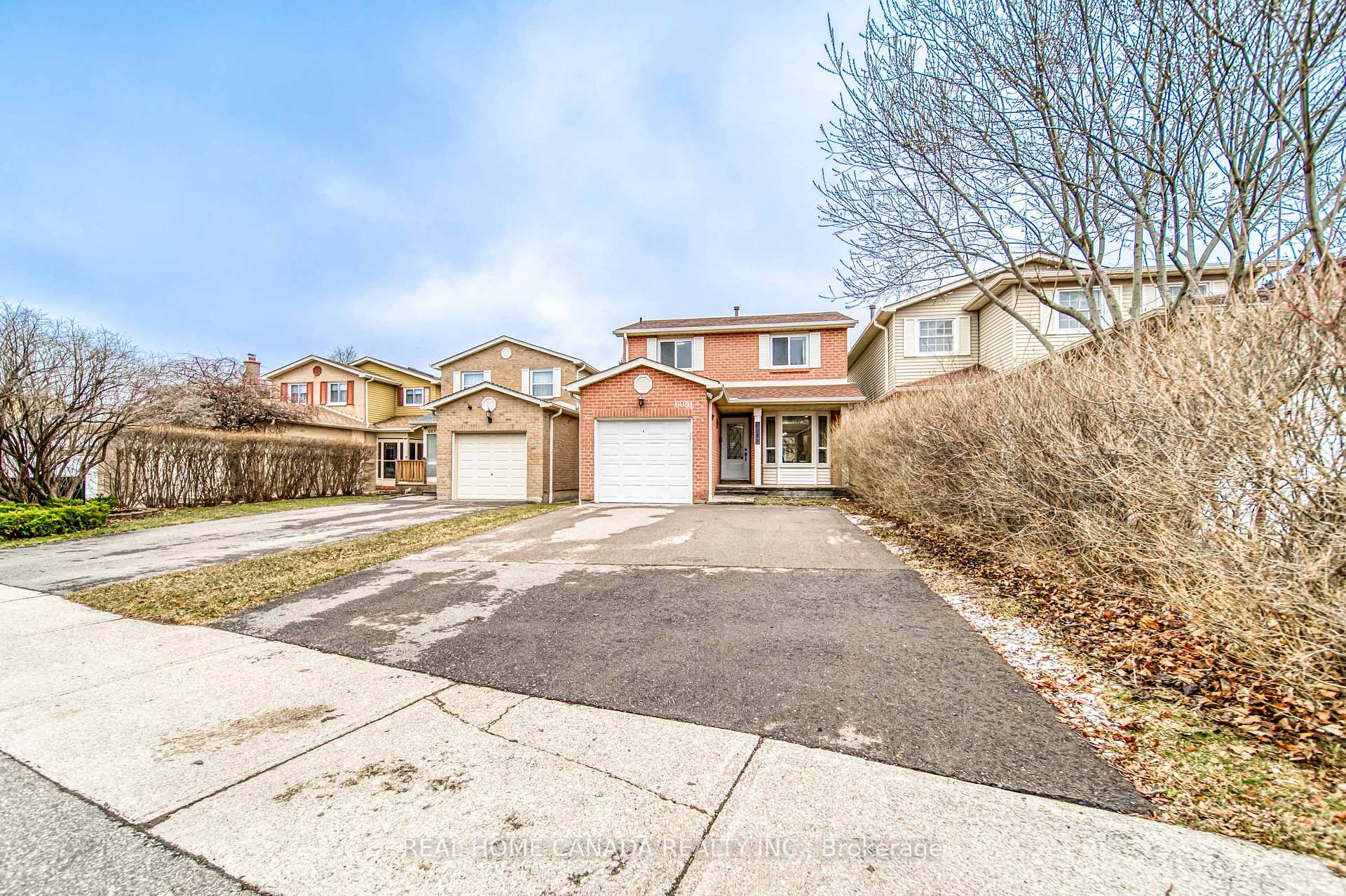 6051 Fullerton Crescent, Mississauga, ON L5N 3A3