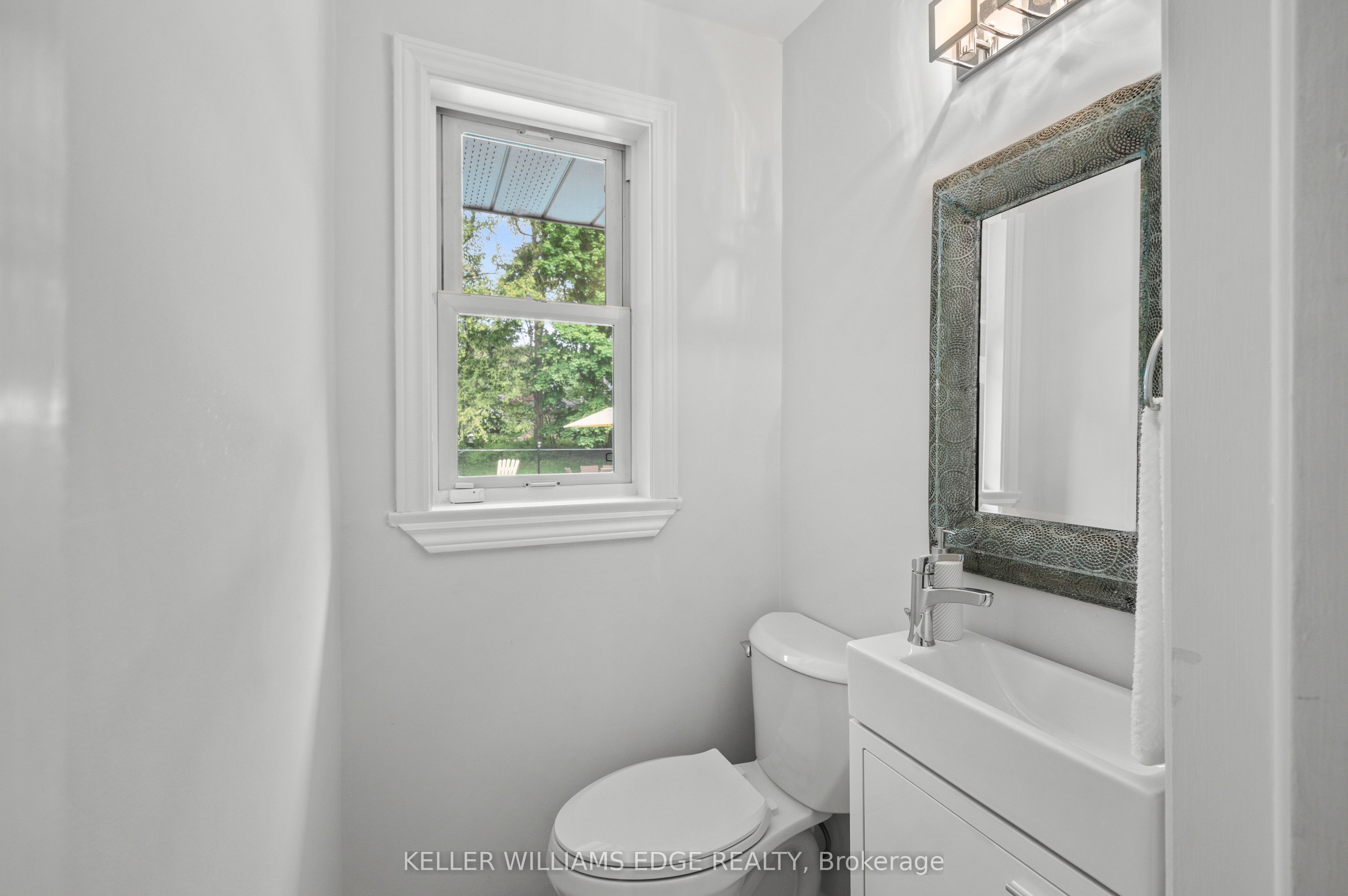 1589 Crediton Parkway