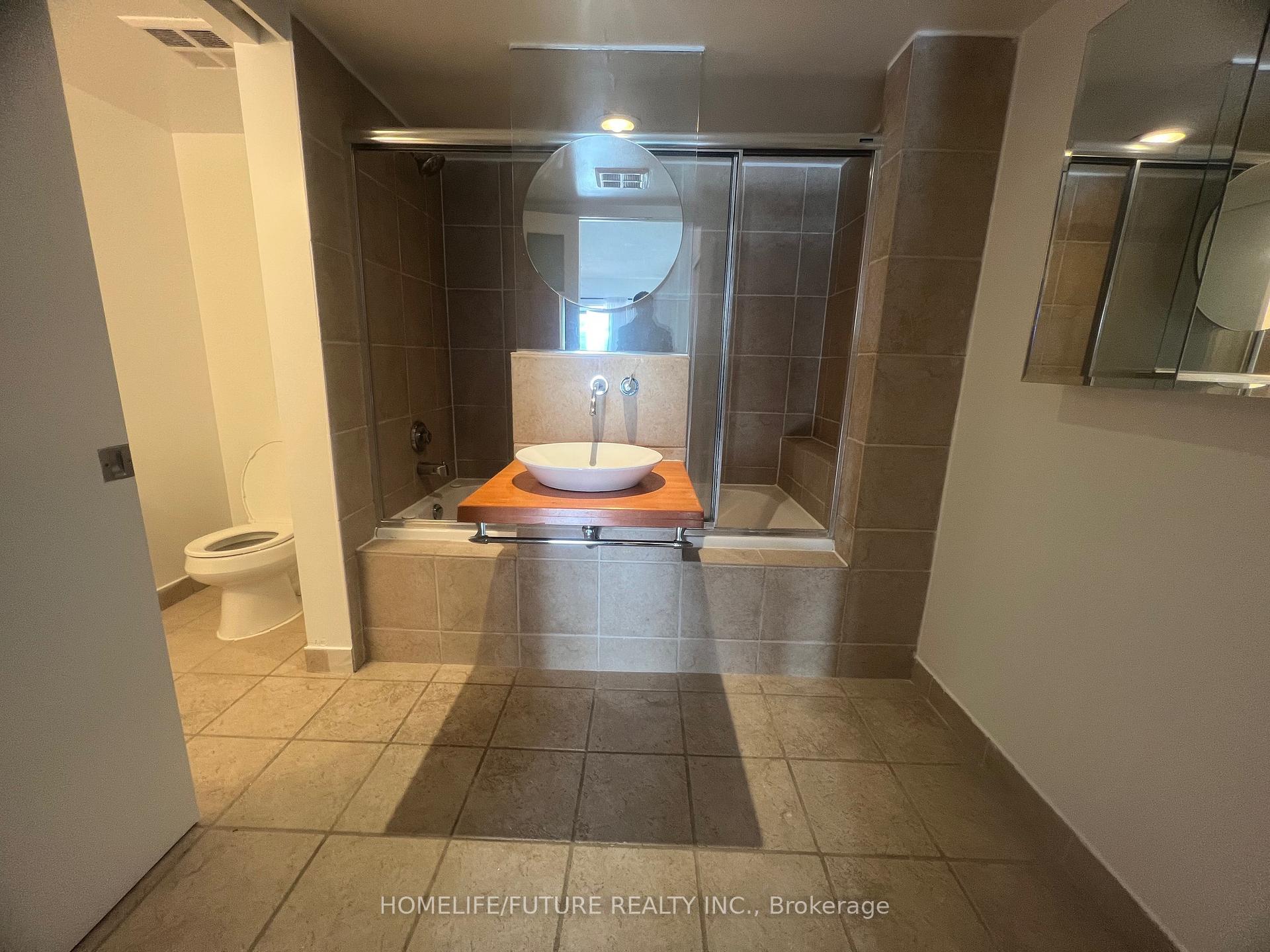 1 Bedroom Condo at 550 Queens,  Toronto For sale