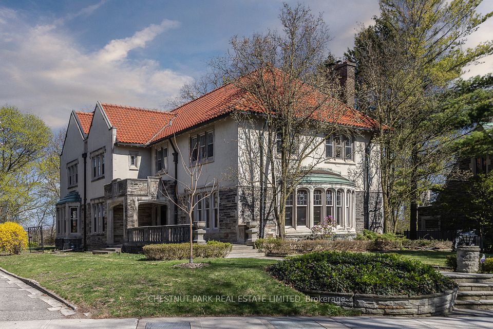 208 Roxborough Drive, Toronto, ON M4W 1X8