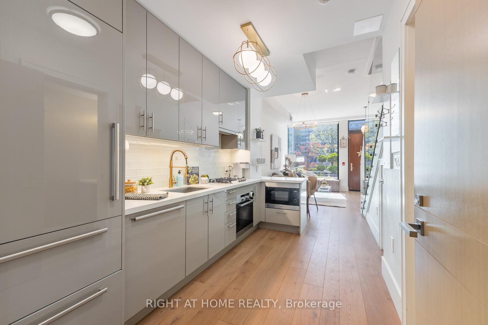2 Bedrooms Condo at 39 Queens, Toronto For sale
