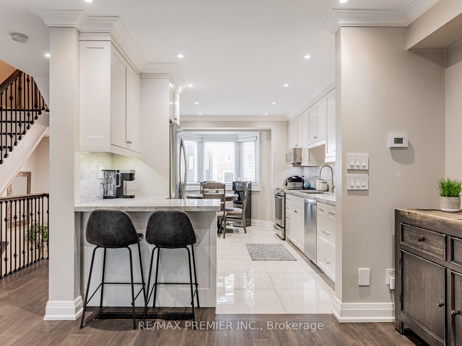 3 Bedrooms Condo at 213 Woodbridge, Vaughan For sale