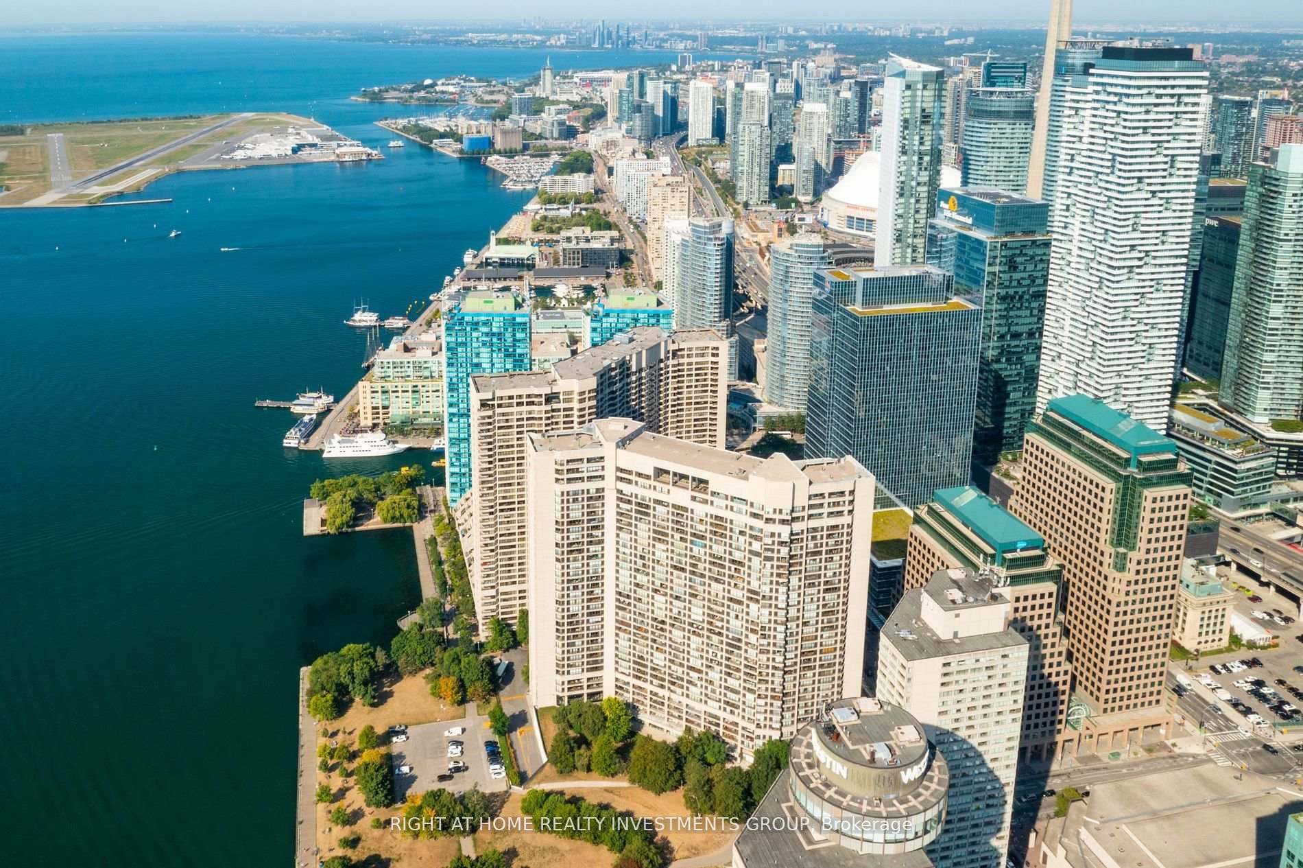 3 Bedrooms Condo at 65 Harbour,  Toronto For sale
