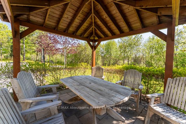2 Bedrooms Condo at 5080 Pinedale, Burlington For sale