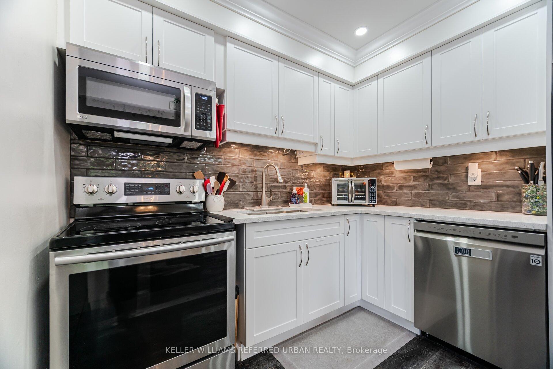 3 Bedrooms Condo at 973 Francis, Burlington For sale