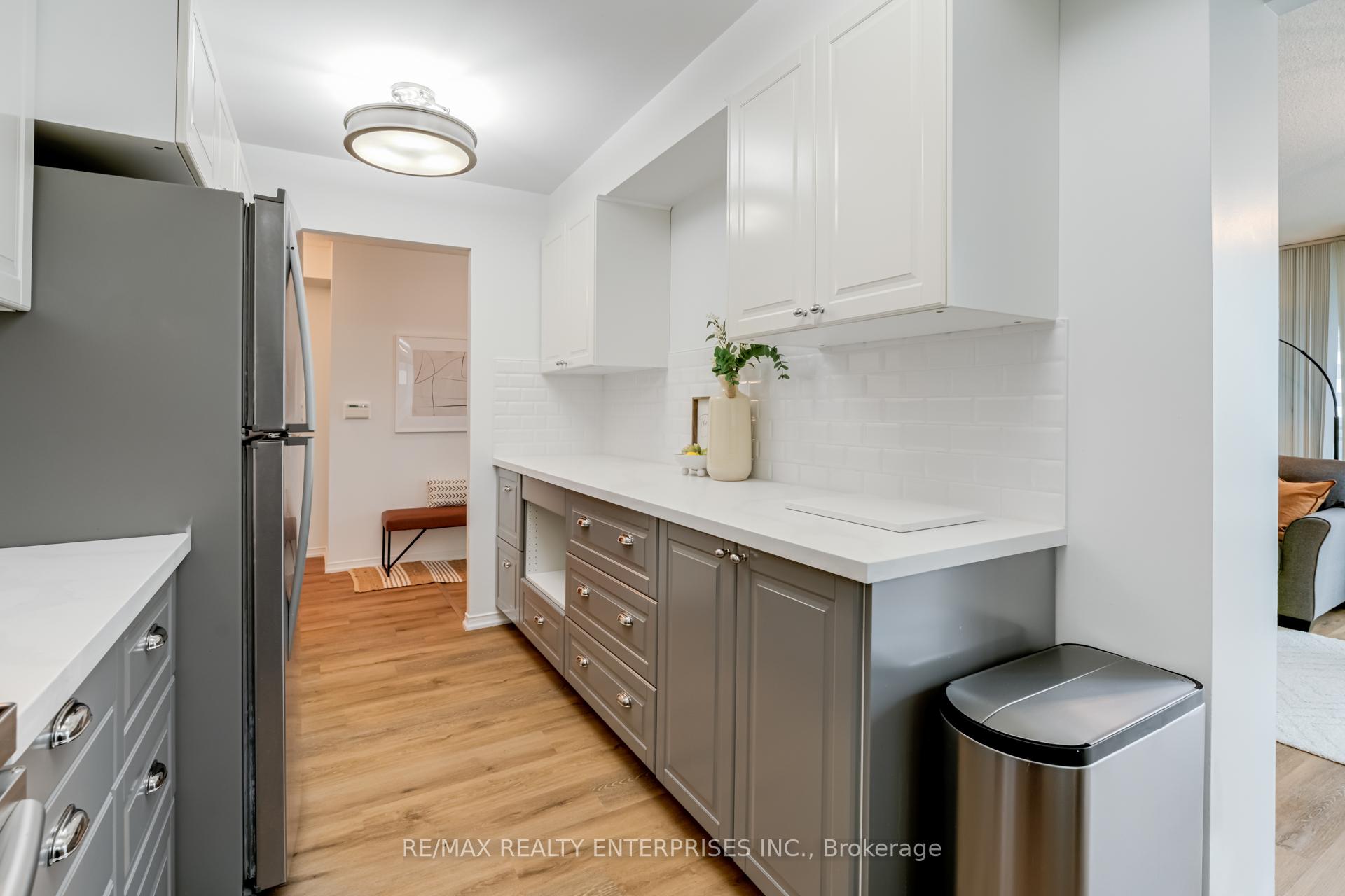 2 Bedrooms Condo at 29 Pemberton, Toronto For sale