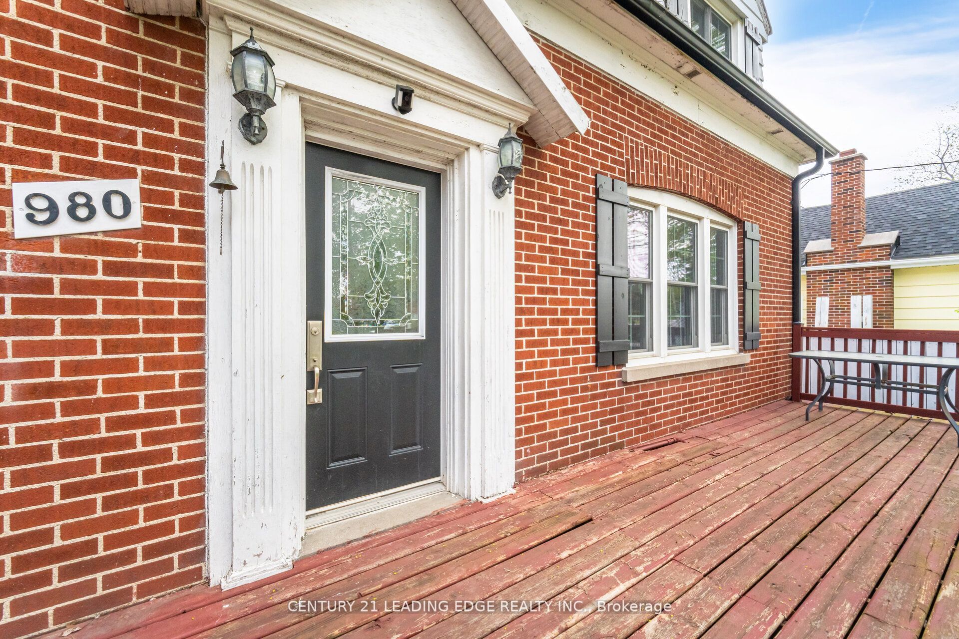 980 King Street E