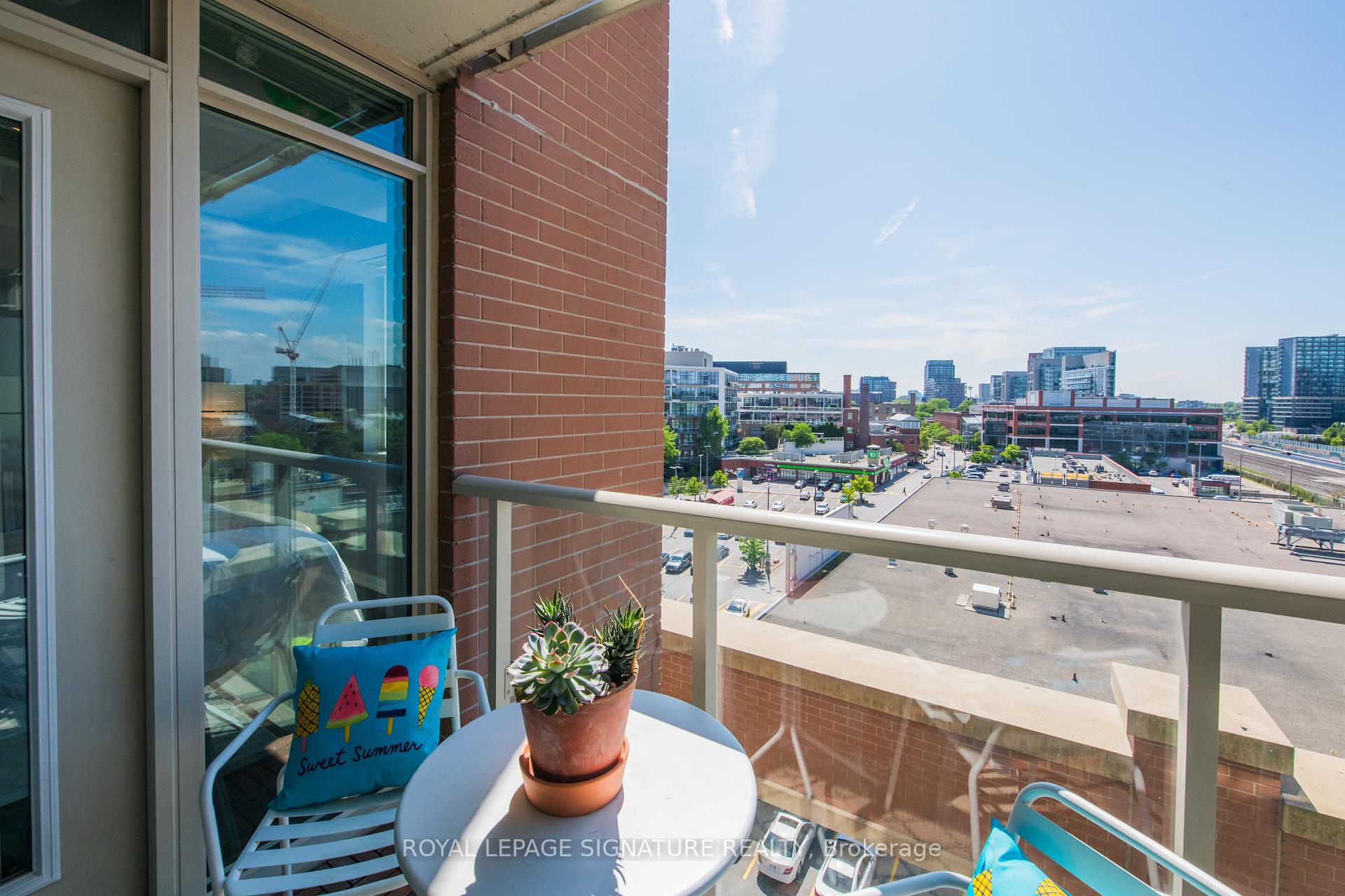 2 Bedrooms Condo at 125 Western Battery, Toronto For sale