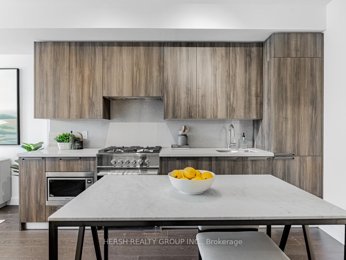 2 Bedrooms Condo at 160 Kingsway,  Toronto For sale