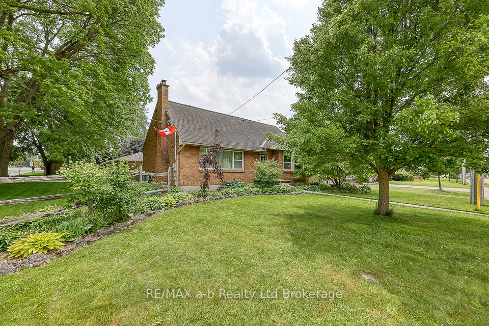 699 Kipps Lane, London East, ON N5Y 4R5