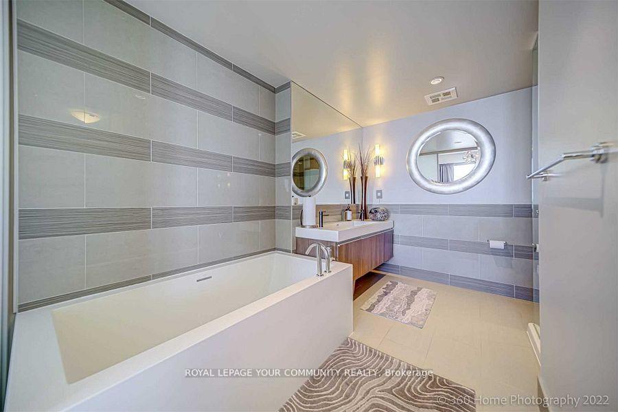 2 Bedrooms Condo at 70 Distillery, Toronto For sale