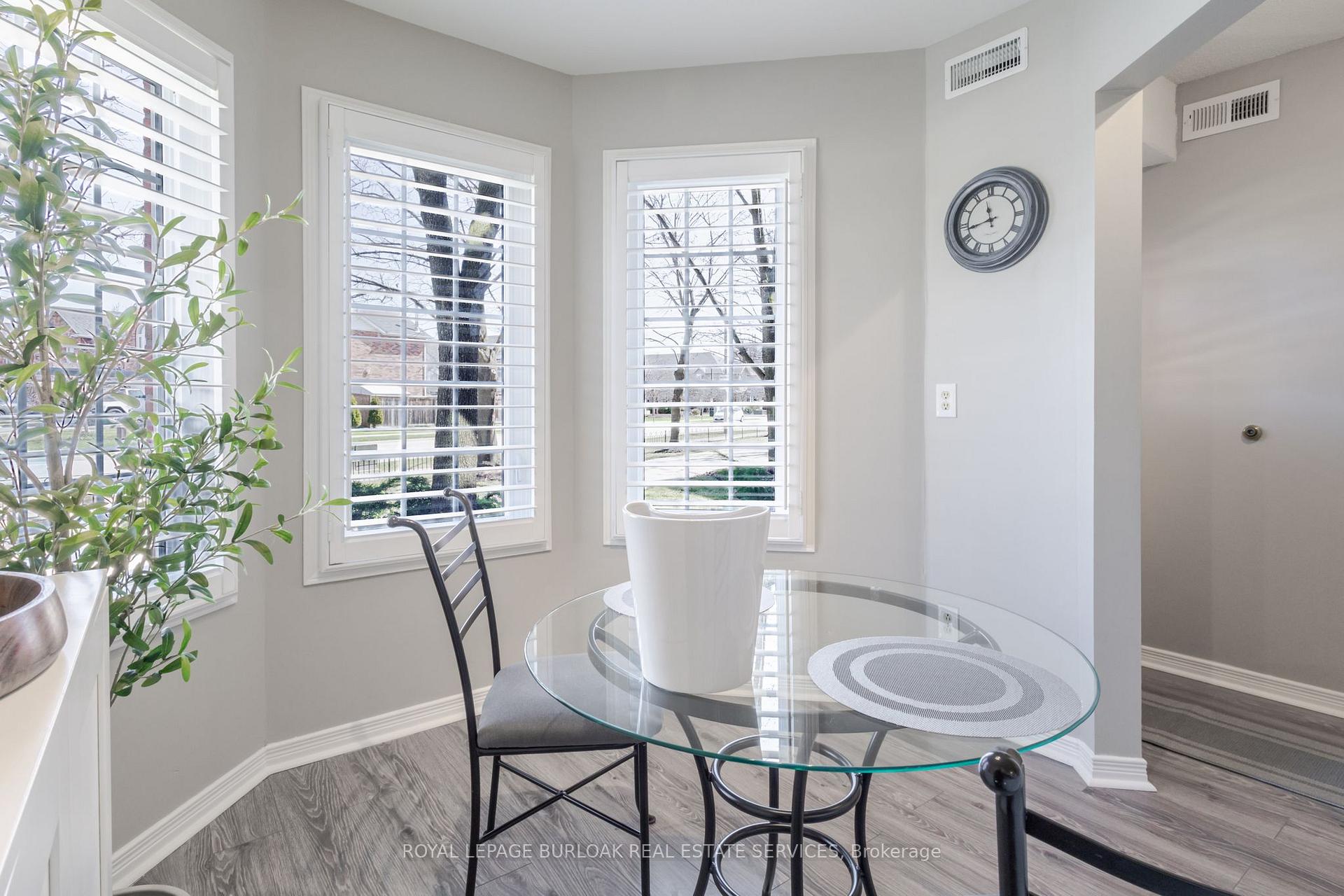 2 Bedrooms Condo at 2110 Cleaver, Burlington For sale