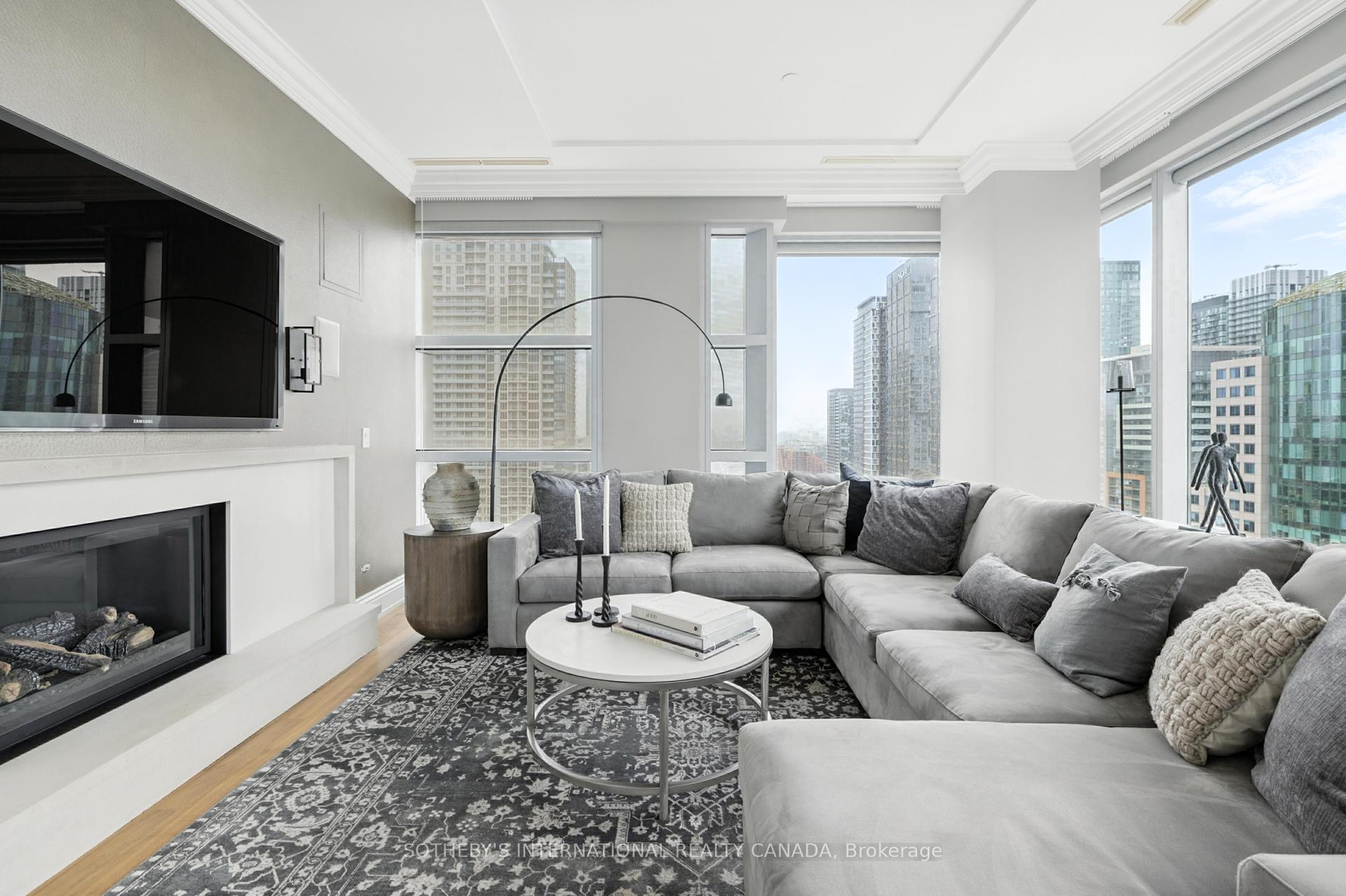 2 Bedrooms Condo at 183 Wellington, Toronto For sale
