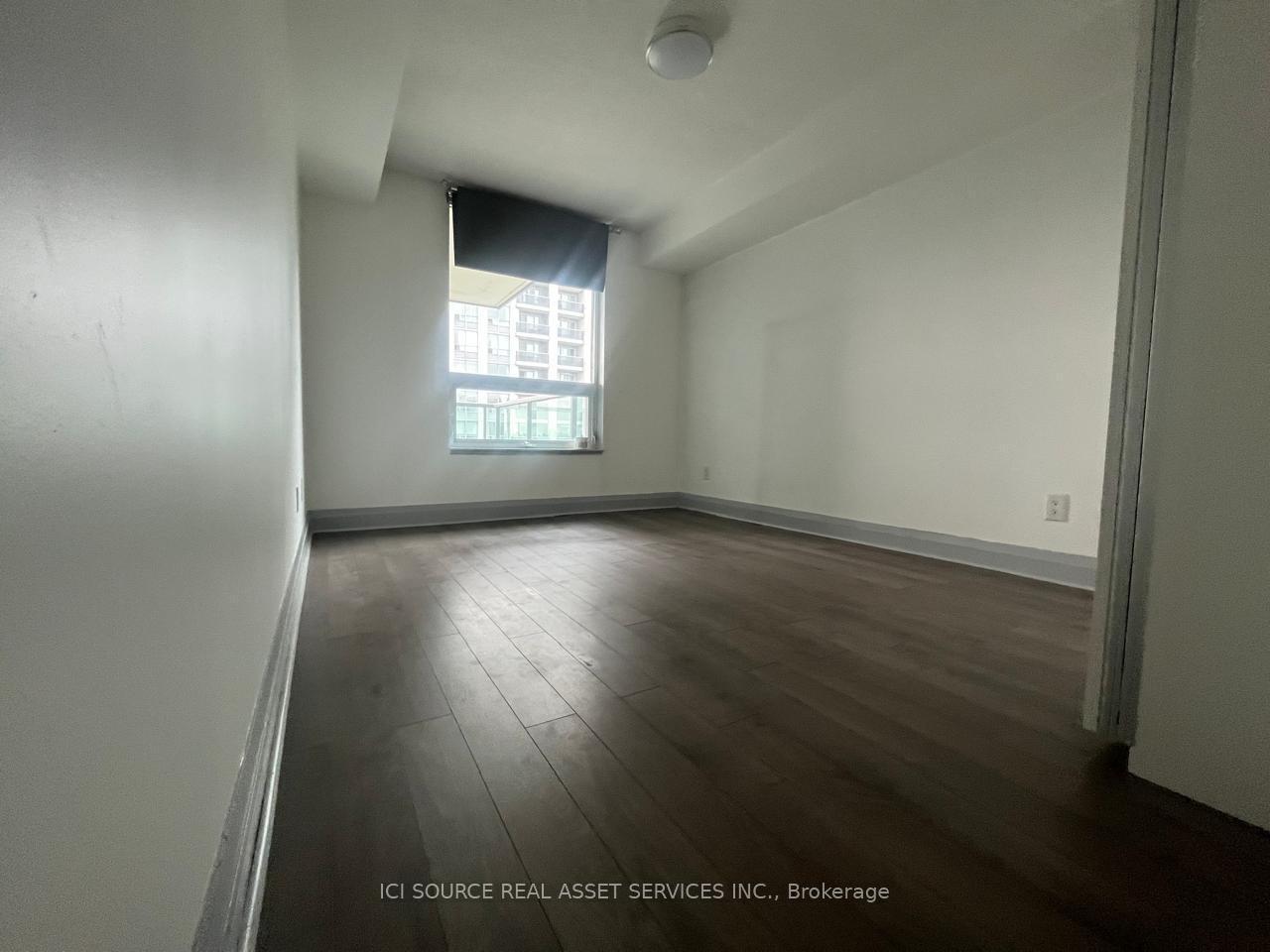 2 Bedrooms Condo at 20 North Park, Vaughan For sale