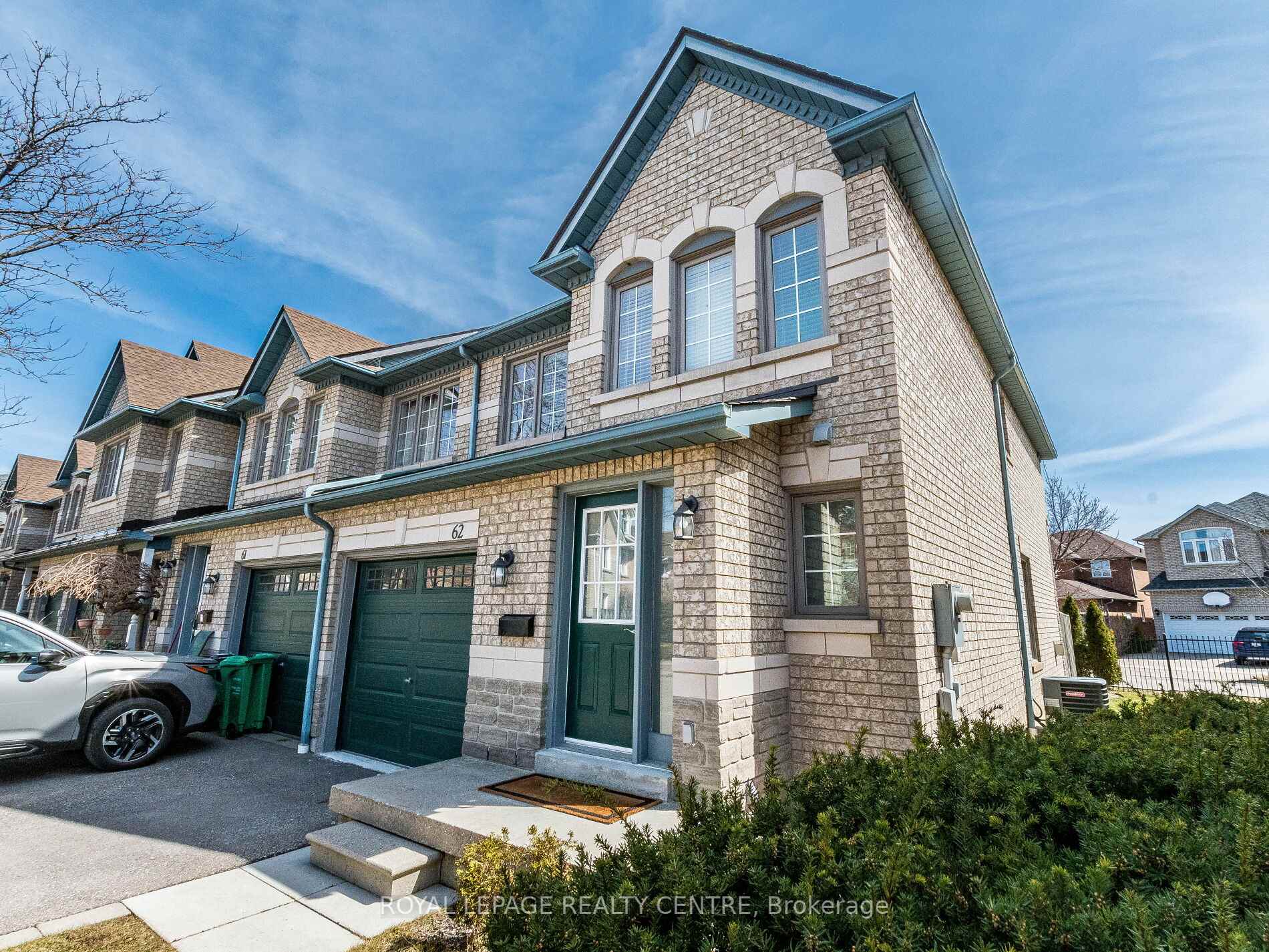 3 Bedrooms Condo at 455 Apache, Mississauga For sale