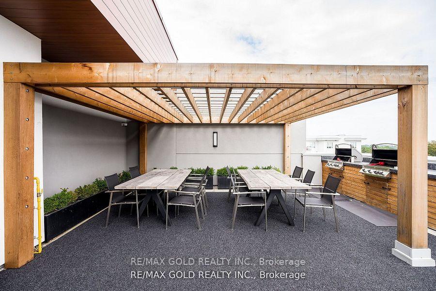 2 Bedrooms Condo at 320 Plains,  Burlington For sale