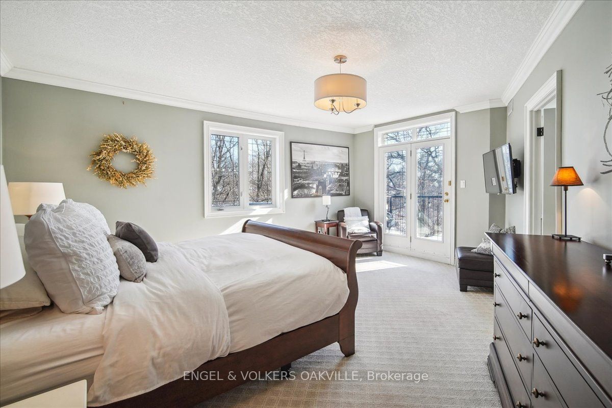 390 Upper Middle Road E, #306