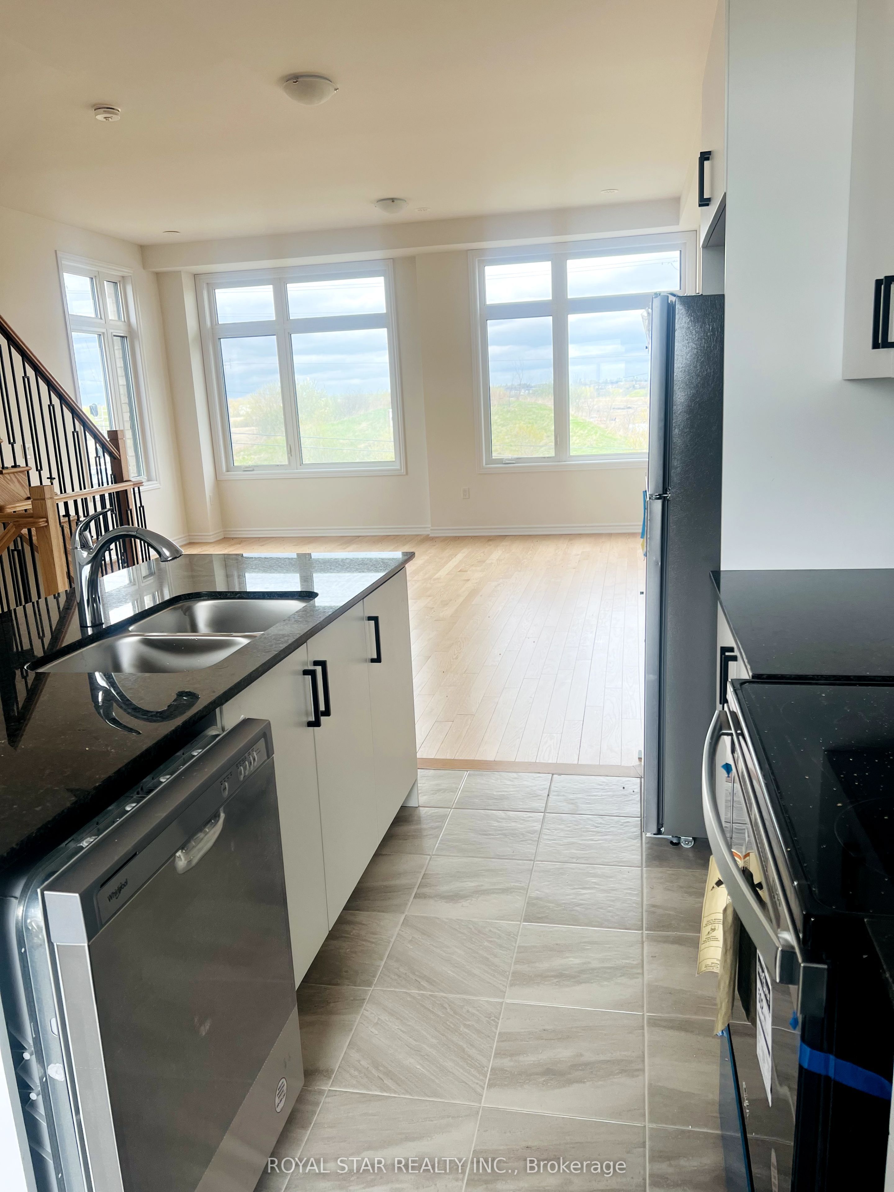 103 Inverary Crescent