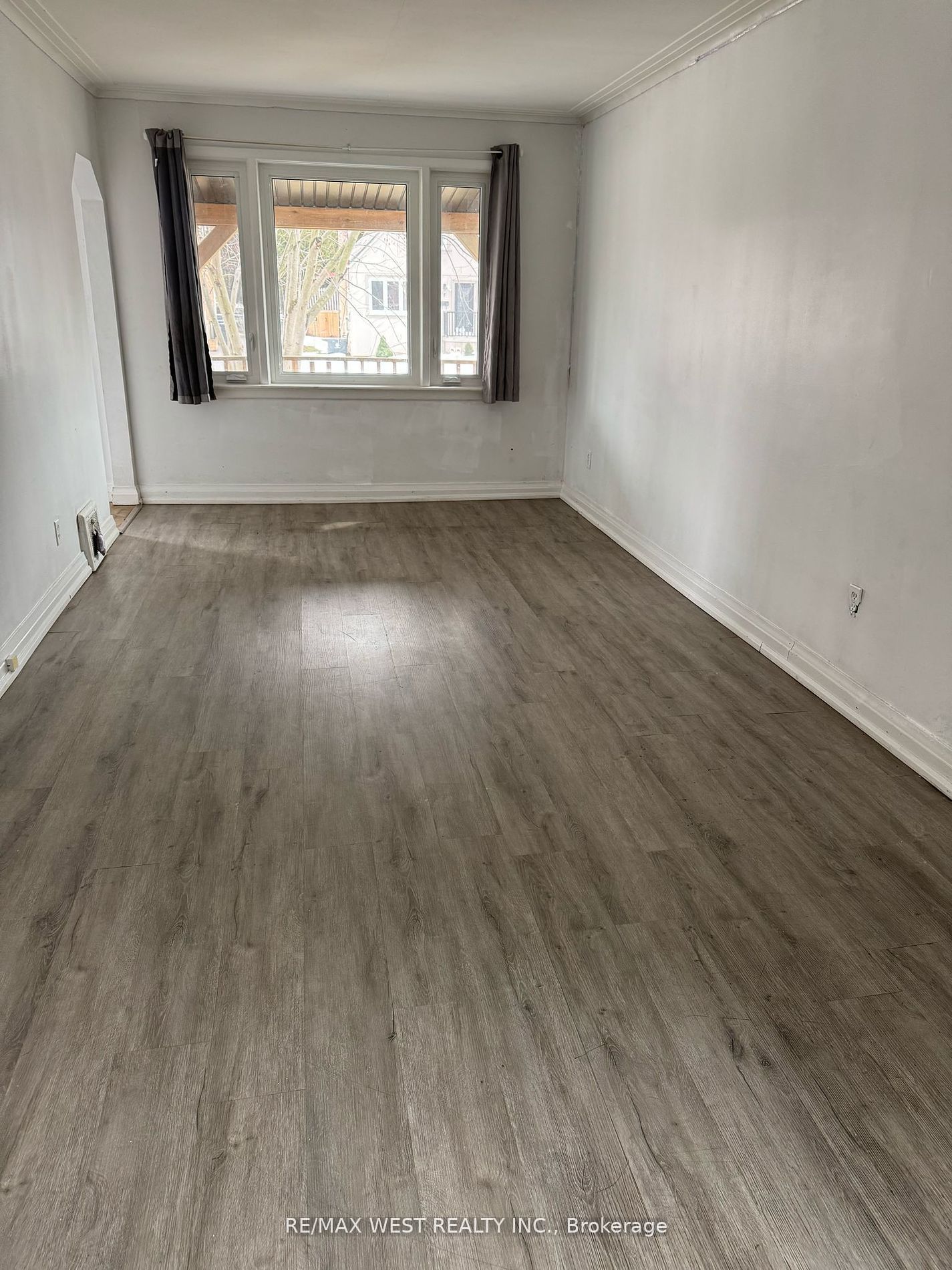 6 Valerie Road, #Main Floor
