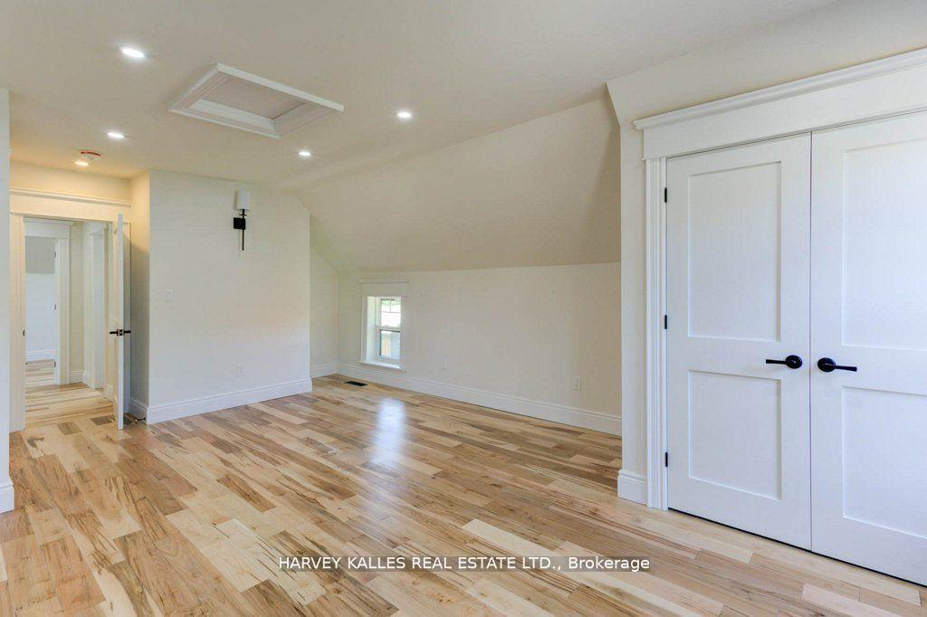 16 Hillcrest Street W