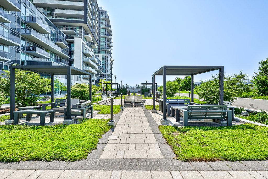 2 Bedrooms Condo at 2081 Fairview,  Burlington For sale