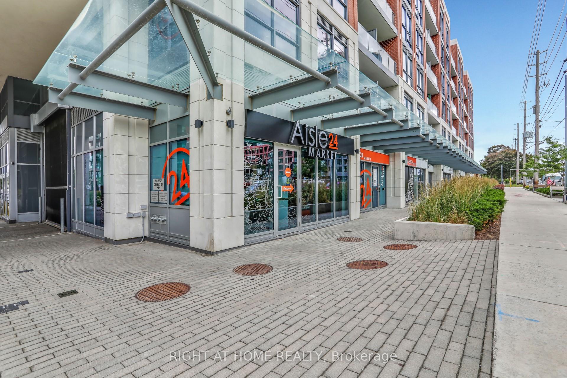 4 Bedrooms Condo at 31 Tippett, Toronto For sale
