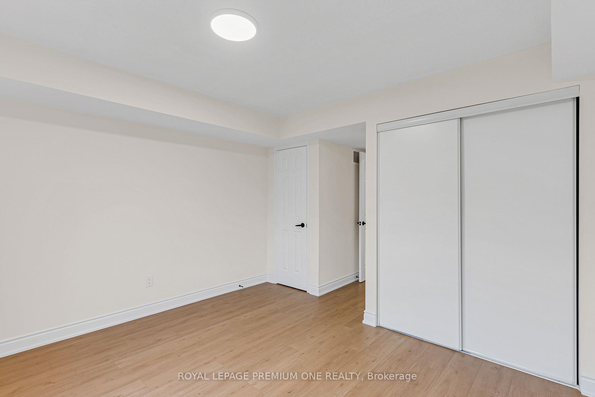 3 Bedrooms Condo at 65 Turntable, Toronto For sale
