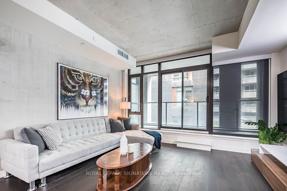 111 Bathurst Street