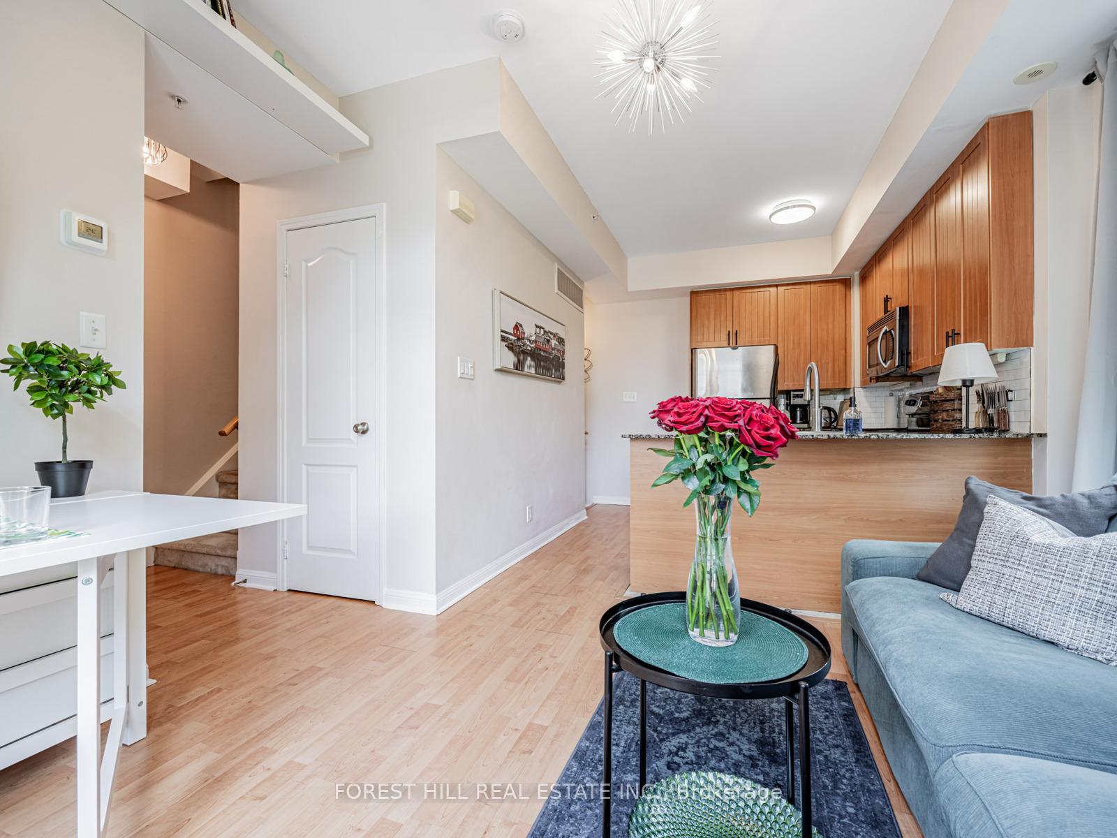 2 Bedrooms Condo at 68 Carr, Toronto For sale