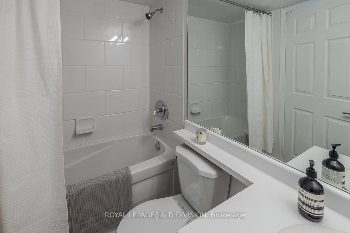 1 Bedroom Condo at 485 Rosewell,  Toronto For sale