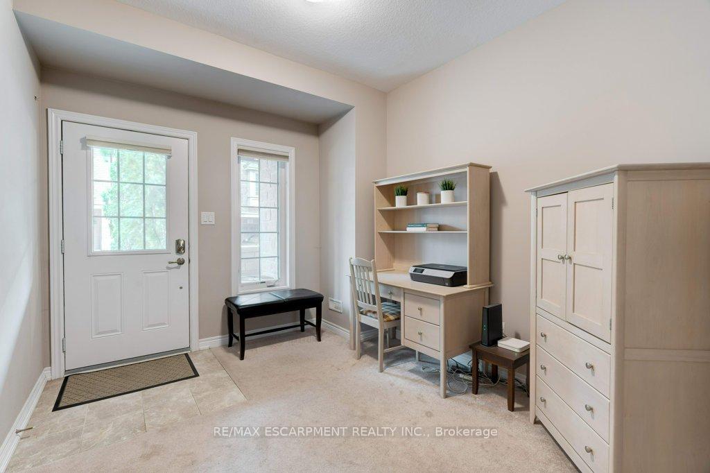 2 Bedrooms Condo at 257 Parkside, Hamilton For sale