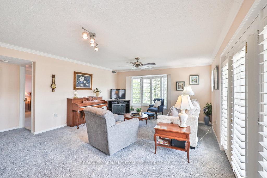 2 Bedrooms Condo at 216 Plains Road West, Burlington For sale