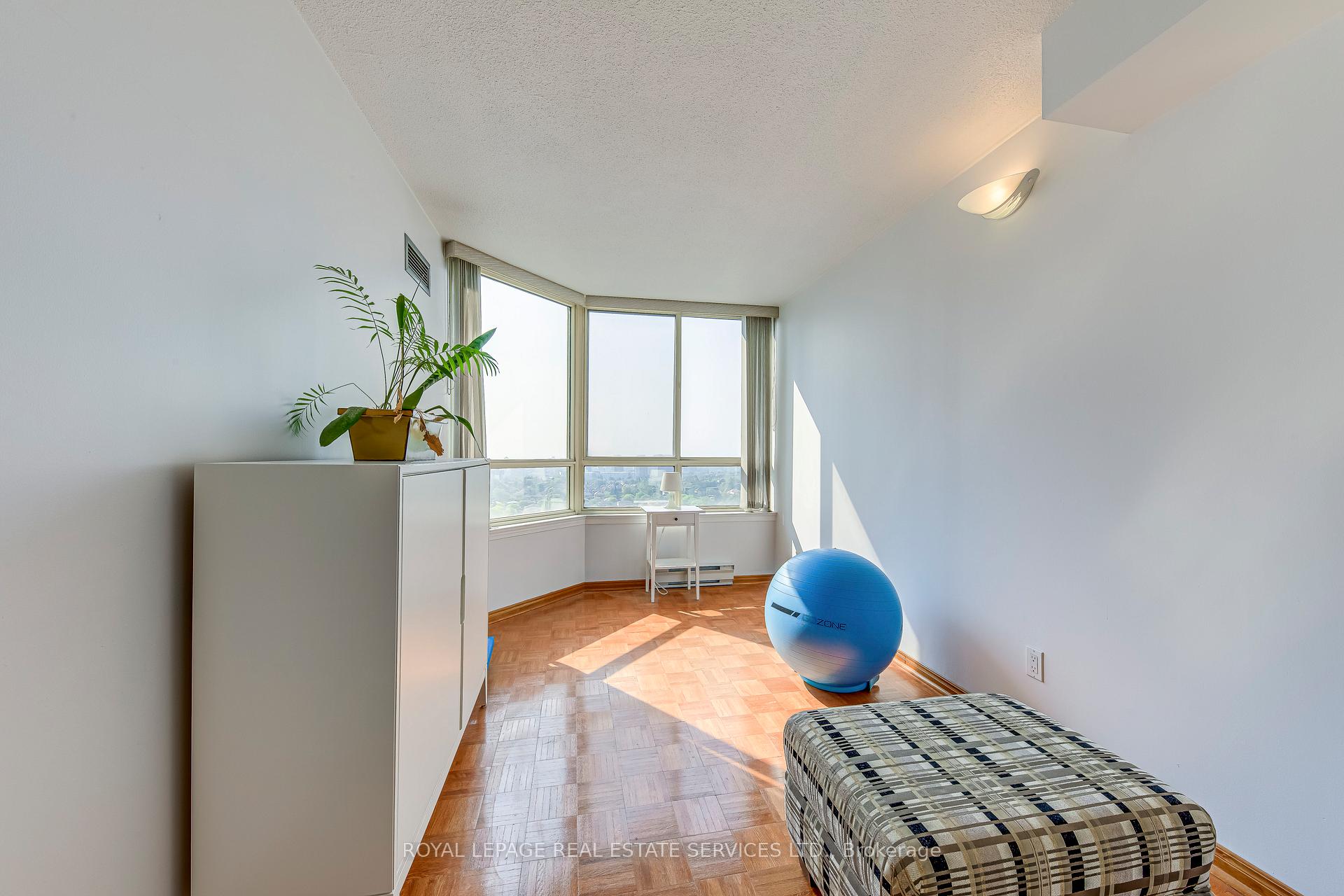2 Bedrooms Condo at 3605 Kariya, Mississauga For sale