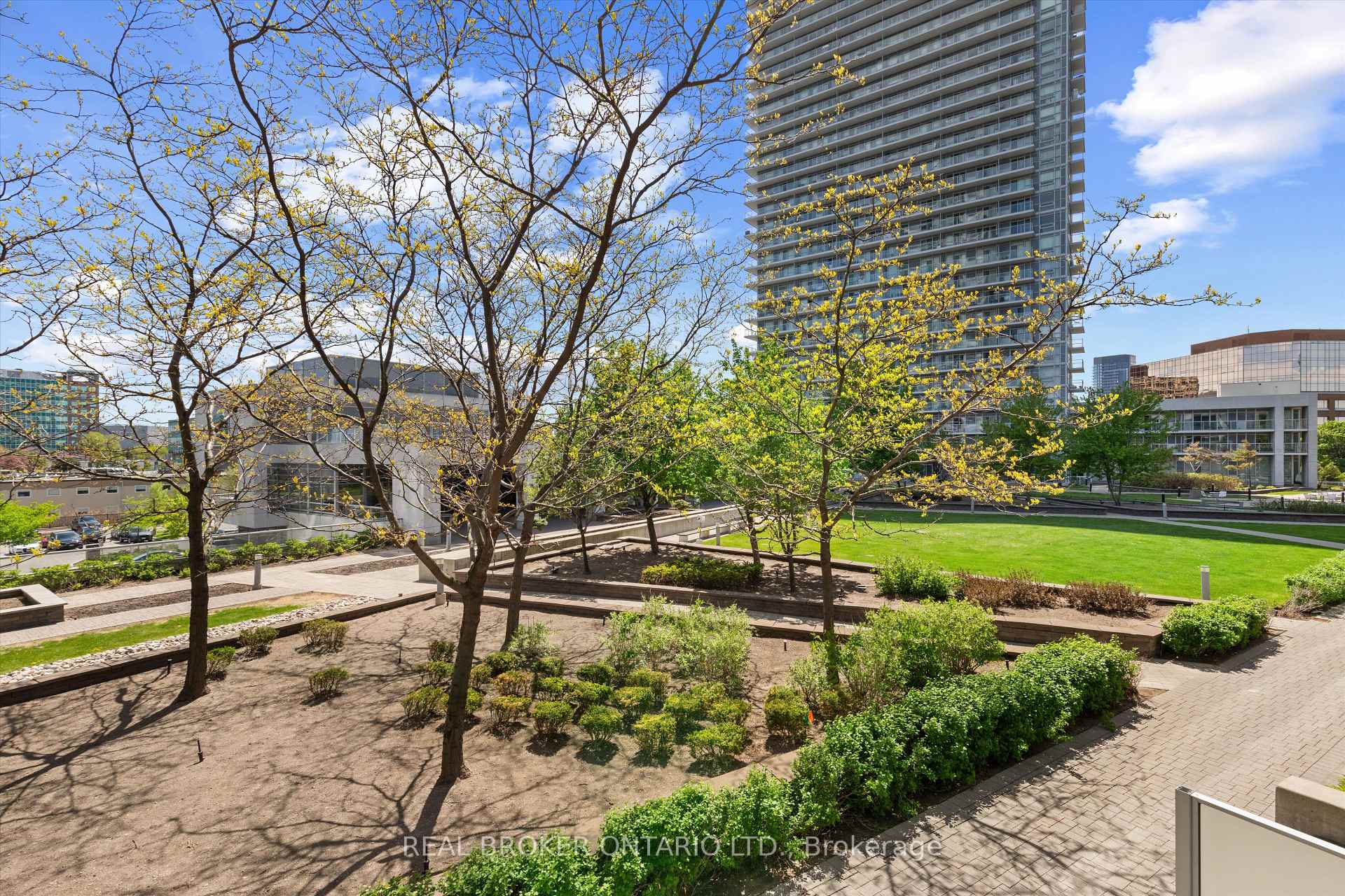 1 Bedroom Condo at 2035 Sheppard, Toronto For sale