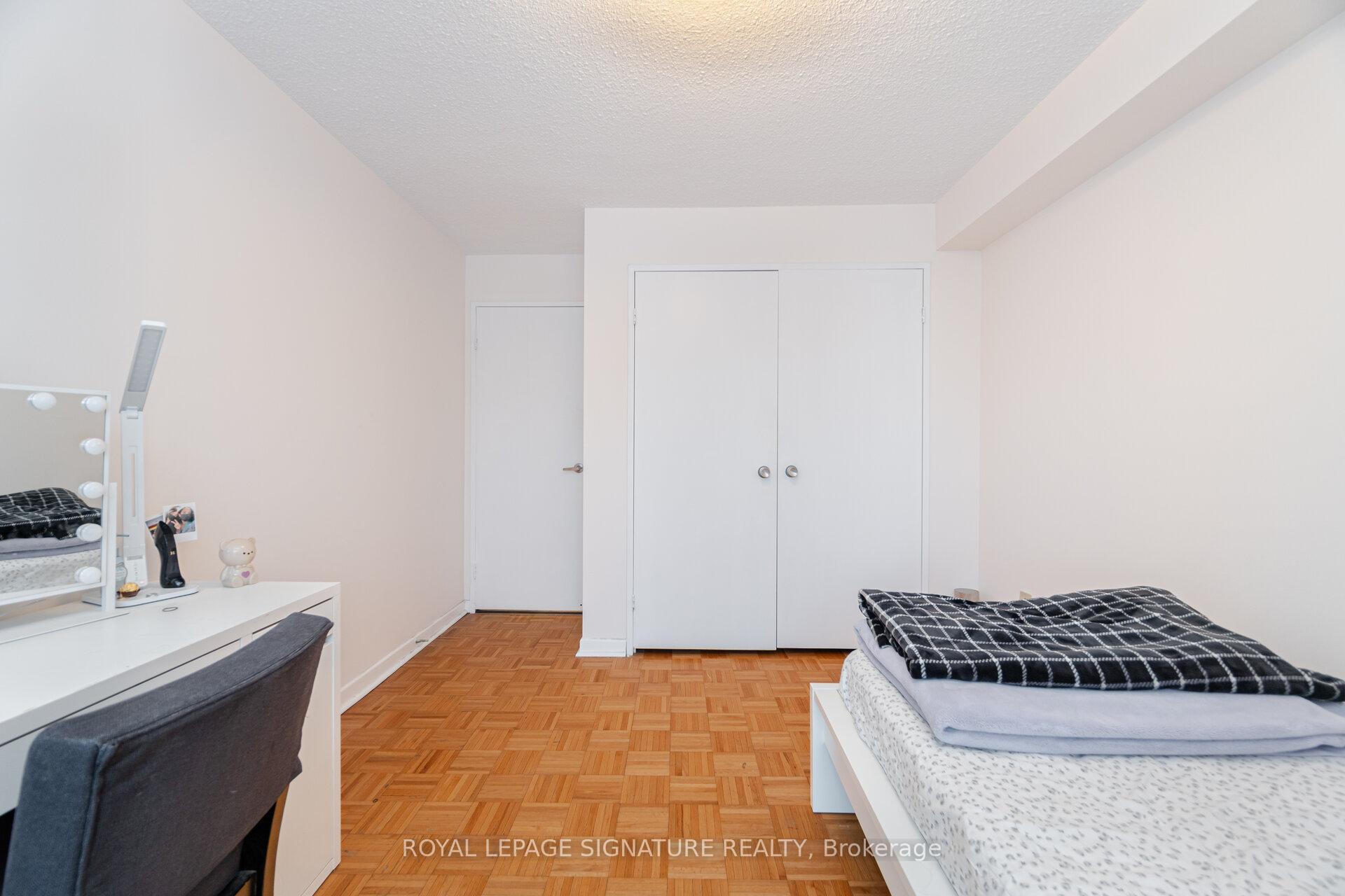 4 Bedrooms Condo at 1300 Mississauga Valley,  Mississauga For sale