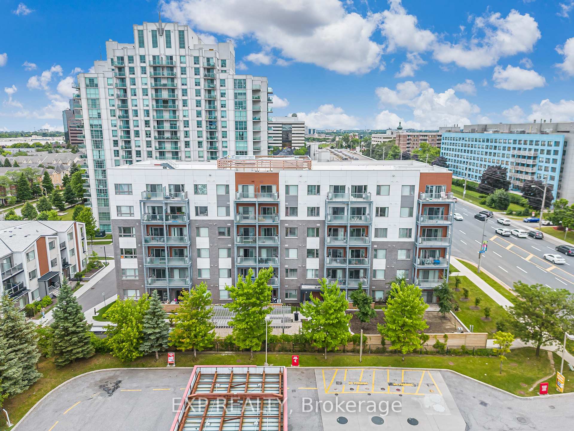 2 Bedrooms Condo at 20 Orchid Place, Toronto For sale