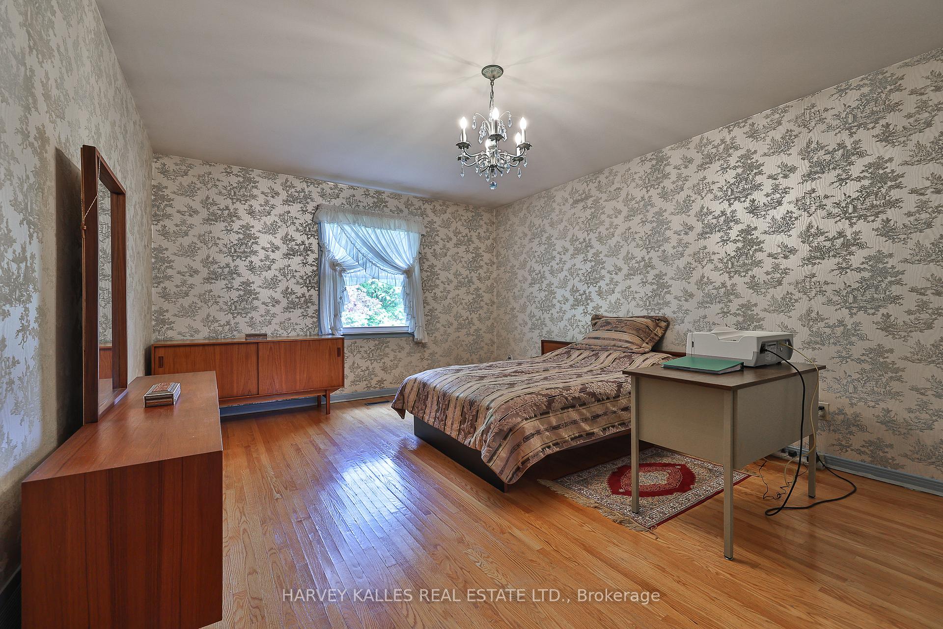 28 Waggoners Wells Lane