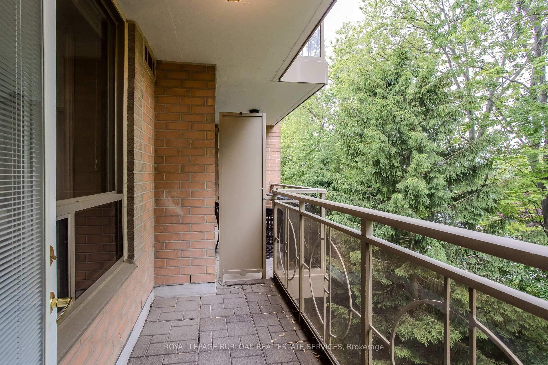 2 Bedrooms Condo at 100 Burloak, Burlington For sale