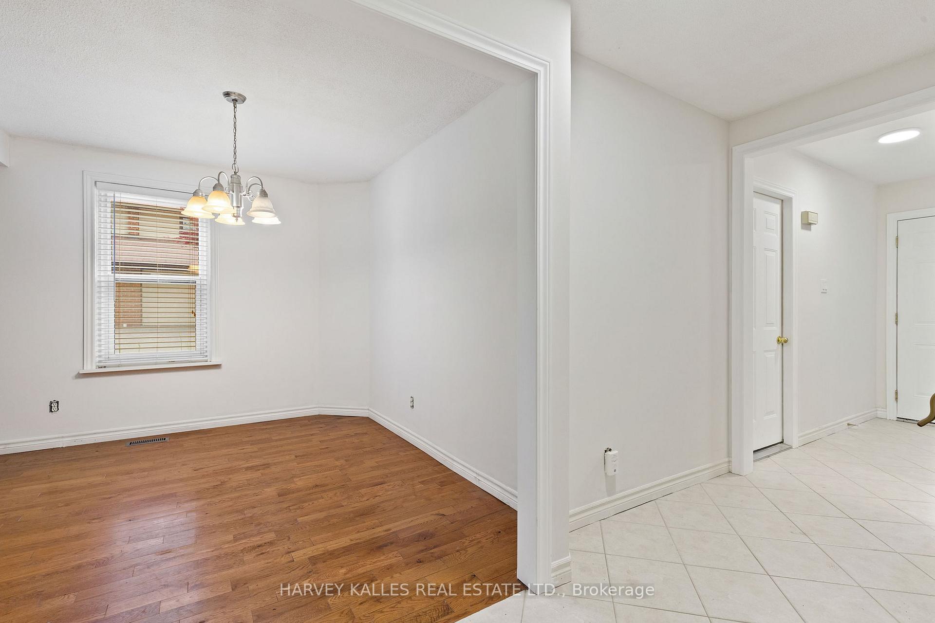 3 Bedrooms Condo at 2020 South Millway, Mississauga For sale