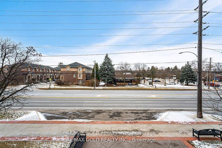 2 Bedrooms Condo at 320 Plains,  Burlington For sale